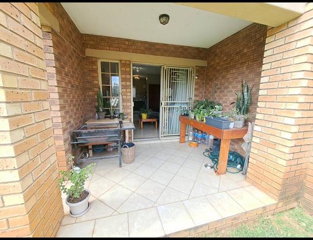2 BEDROOM TOWNHOUSE FOR SALE IN MOOIKLOOF RIDGE ESTATE